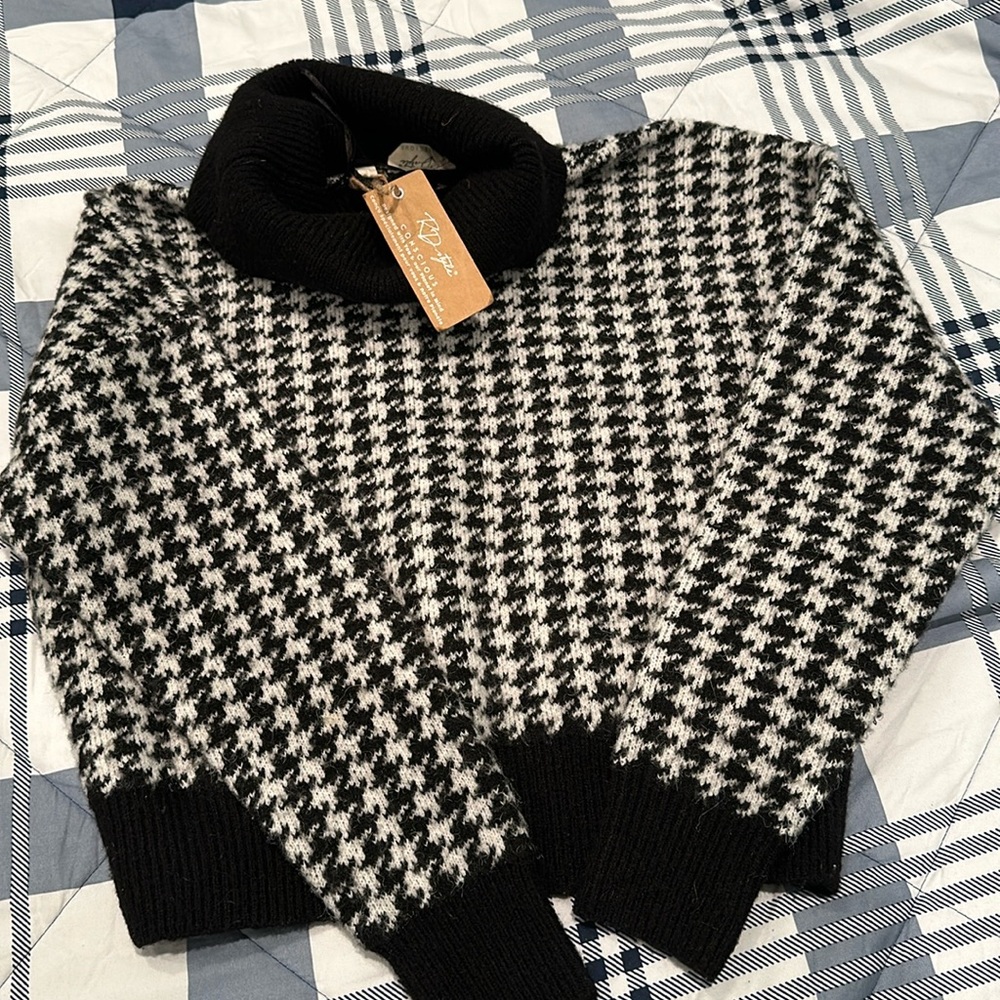 Houndstooth sweater